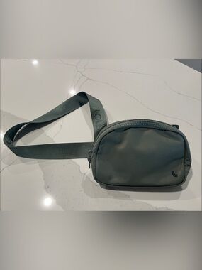 🆕 Lole Small Crossbody Sling Bag in Green / Grey